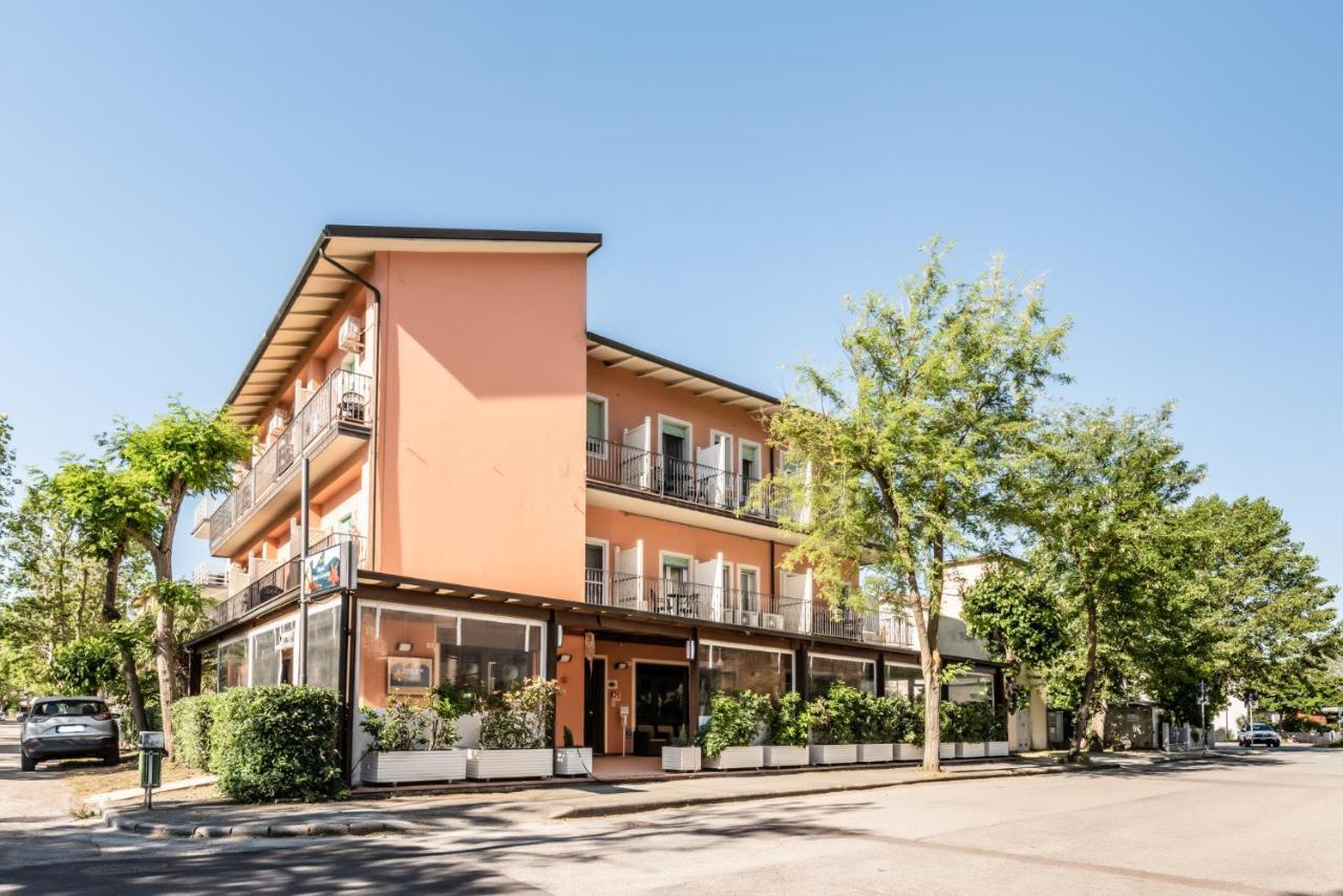 Albergo Rosa & Cosetta Casal Borsetti Bagian luar foto